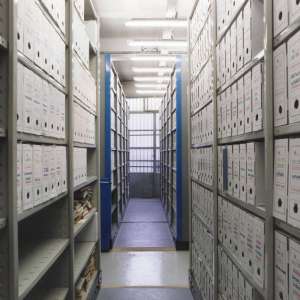 Rayonnage archives à paroi pleine et tablettes epoxy gris et bleu, pour boites archives, profiltol.